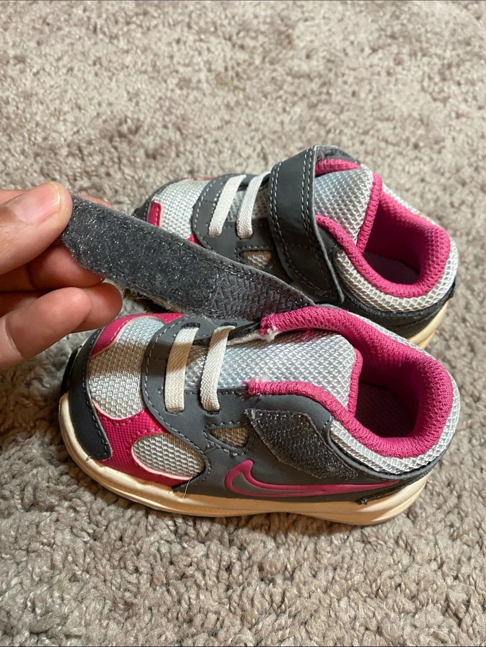 Nike Pillar TECH basketball Toddler Gray and Pink Velcro Sneakers size 4C